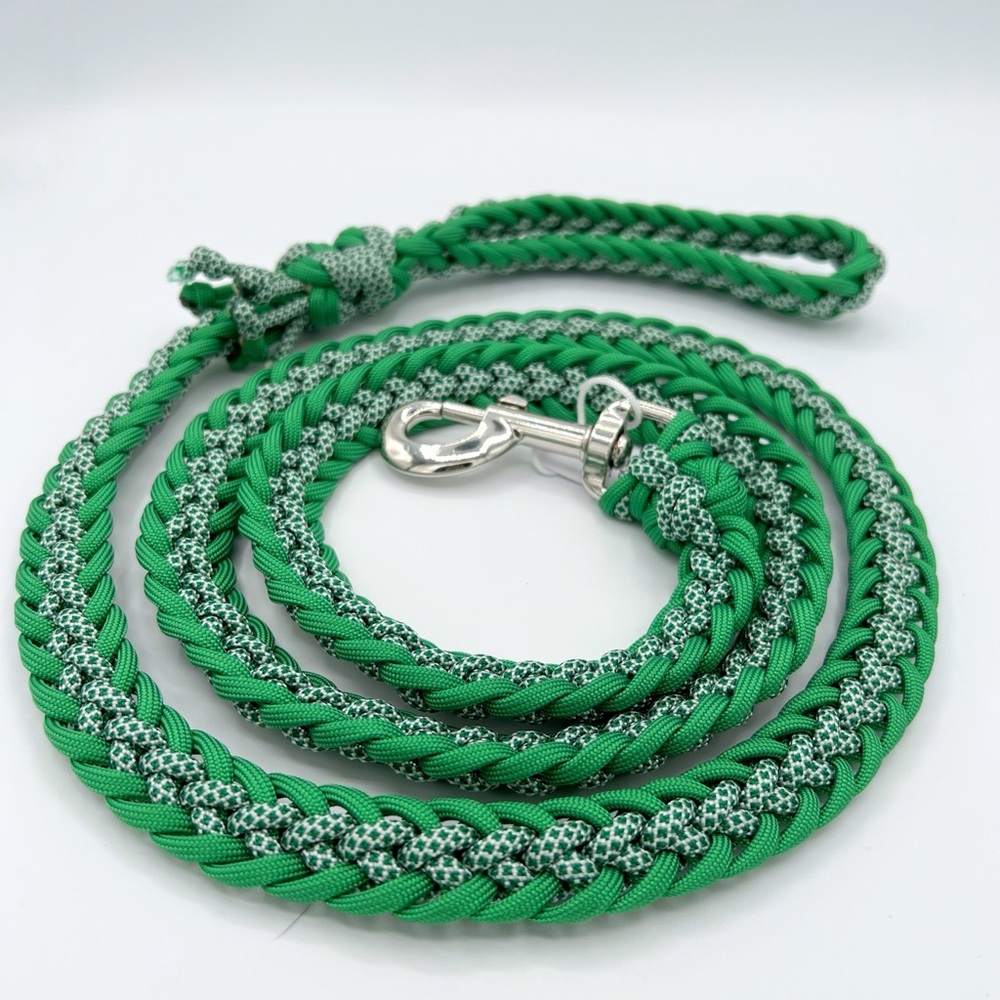 New Handmade Paracord Dog Leash -5.25 feet long